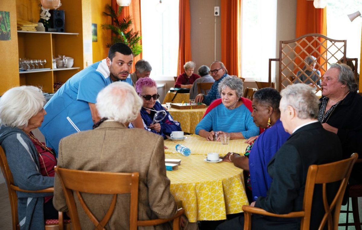 Quelle est la différence entre une résidence senior à Suresnes et une maison de retraite ?