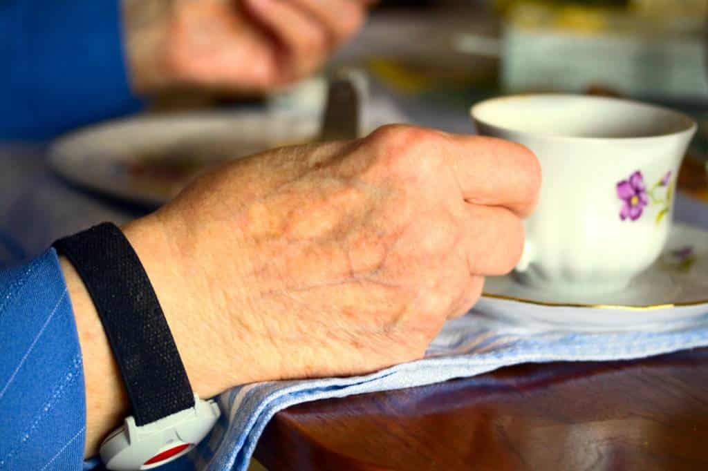 bracelet téléassistance senior