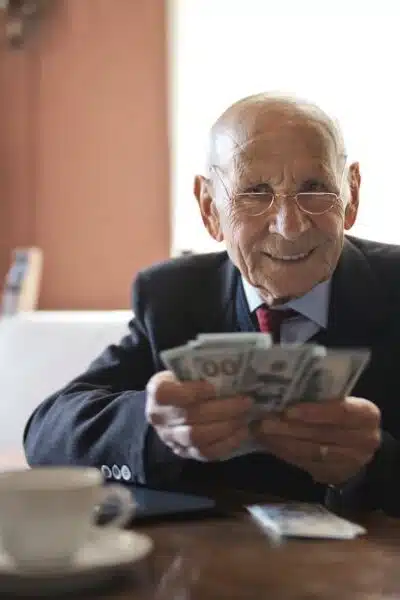 Droits et aides financières pour seniors : Découvrez les soutiens financiers disponibles