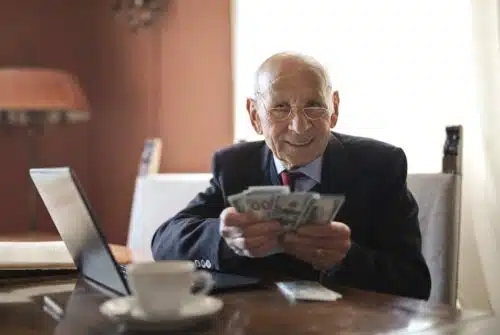 Droits et aides financières pour seniors : Découvrez les soutiens financiers disponibles