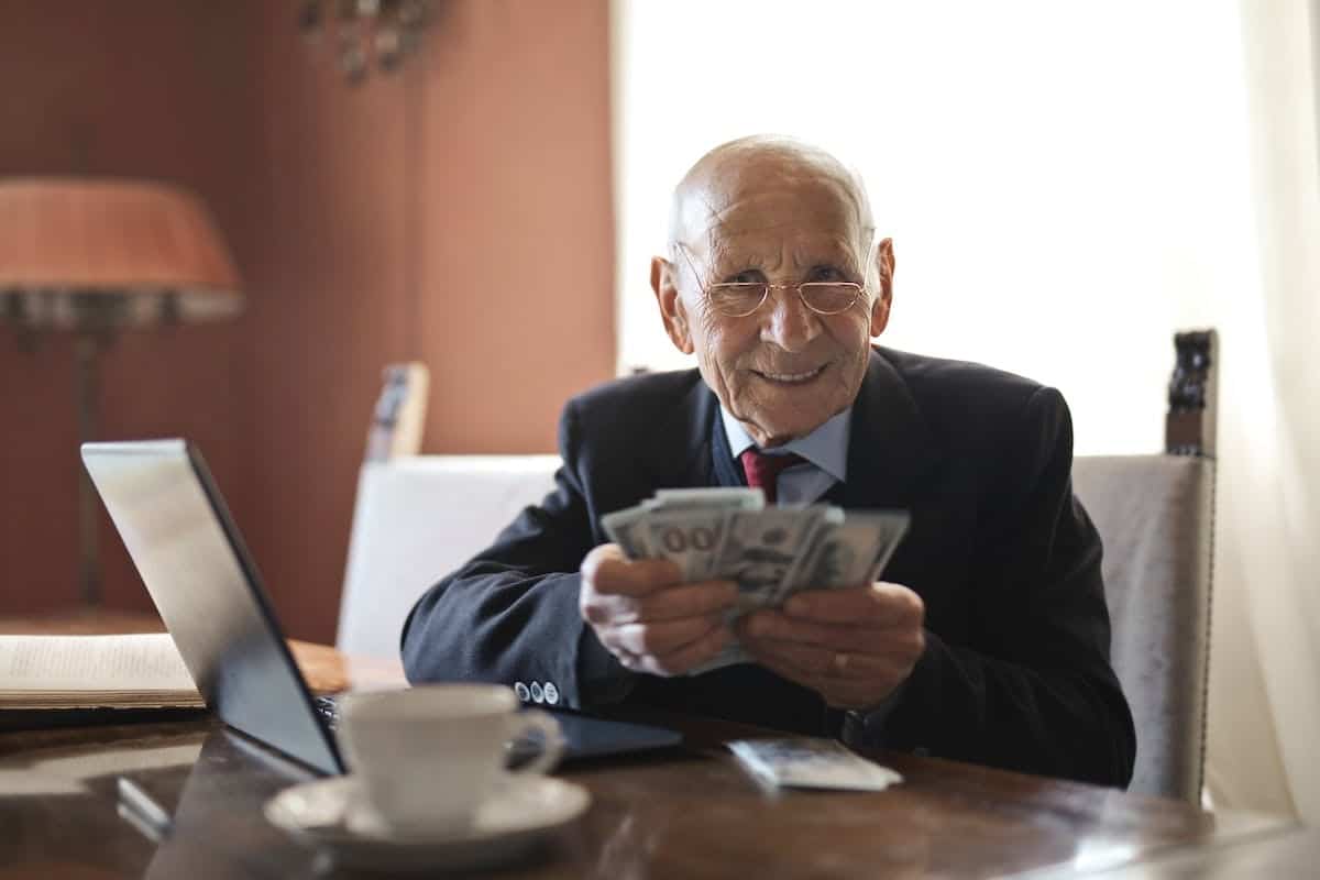 Droits et aides financières pour seniors : Découvrez les soutiens financiers disponibles