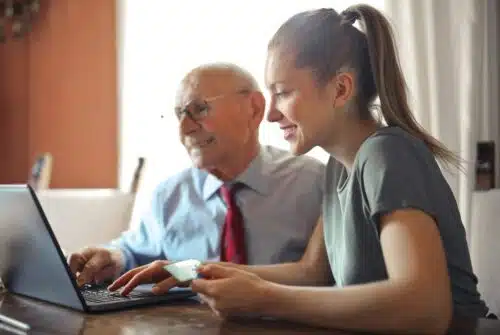 Les avantages des seniors en matière d’aides à domicile et de maintien à domicile