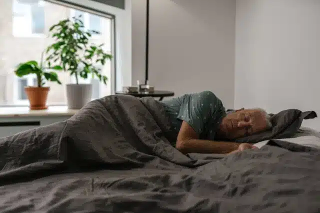 Solutions efficaces pour améliorer le sommeil des seniors