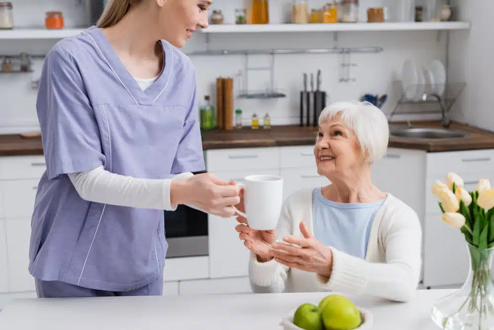 Quelle est l’importance des services d’aide à domicile pour les séniors ?