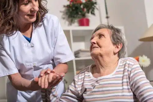Démarches pour une prise en charge en maison de retraite : guide complet des étapes à suivre