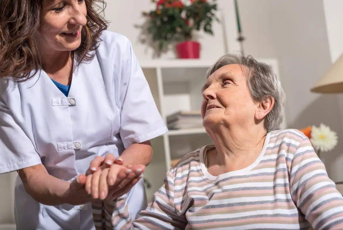 Démarches pour une prise en charge en maison de retraite : guide complet des étapes à suivre